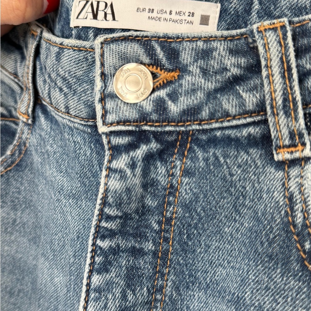 Zara Mom Fit high waist Jeans - Picture 2 of 2